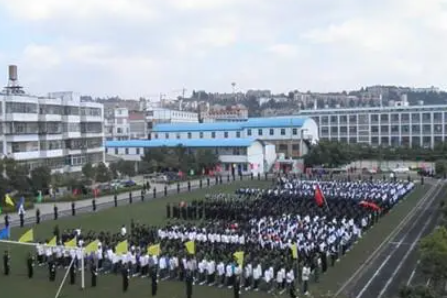 昆明2023年上中專學(xué)?？刹豢梢钥即髮W(xué)