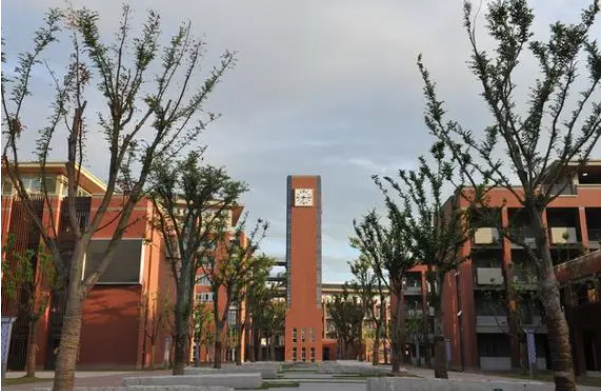 江蘇省江陰高級(jí)中學(xué)地址，乘車(chē)路線
