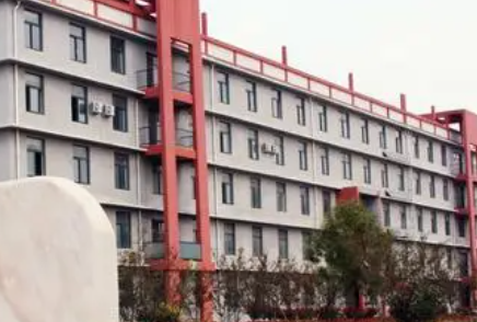 菏澤市理工科技職業(yè)中等專業(yè)學(xué)校地址，乘車路線