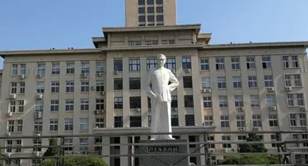 新疆眼視光醫(yī)學(xué)專(zhuān)業(yè)大學(xué)排名及分?jǐn)?shù)線一覽表