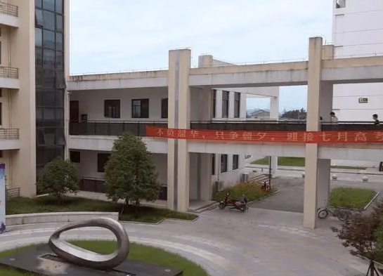 龍港第二高級(jí)中學(xué)怎么樣、好不好