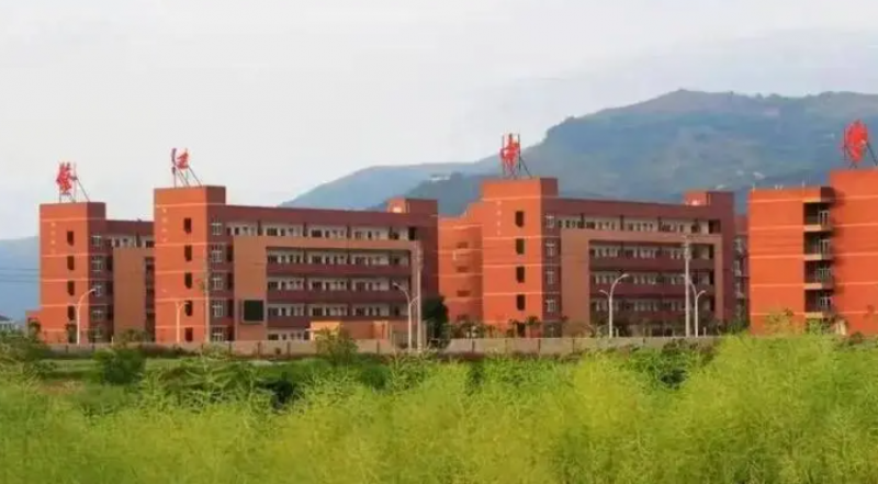 平陽縣鰲江中學(xué)地址，乘車路線