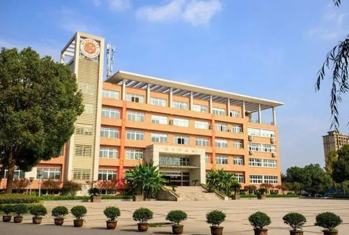 浙江省桐鄉(xiāng)第二中學(xué)地址，乘車路線