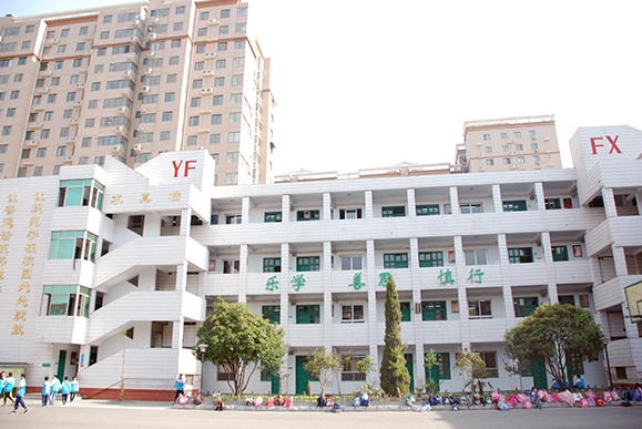 2023新鄉(xiāng)市外國語學(xué)校錄取分?jǐn)?shù)線(2024年參考)