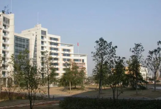 浙江省衢州第三中學(xué)地址，乘車路線