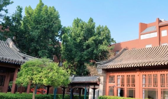 北京市第十三中學(xué)地址，乘車路線