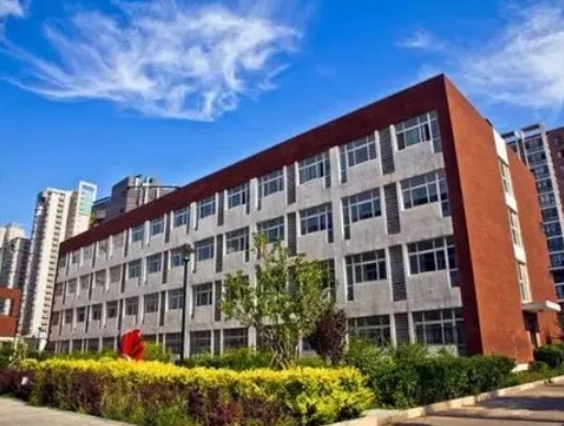 對(duì)外經(jīng)濟(jì)貿(mào)易大學(xué)附屬中學(xué)地址，乘車路線