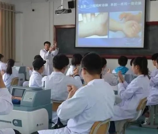 山東2024上中專學(xué)校要不要分?jǐn)?shù)
