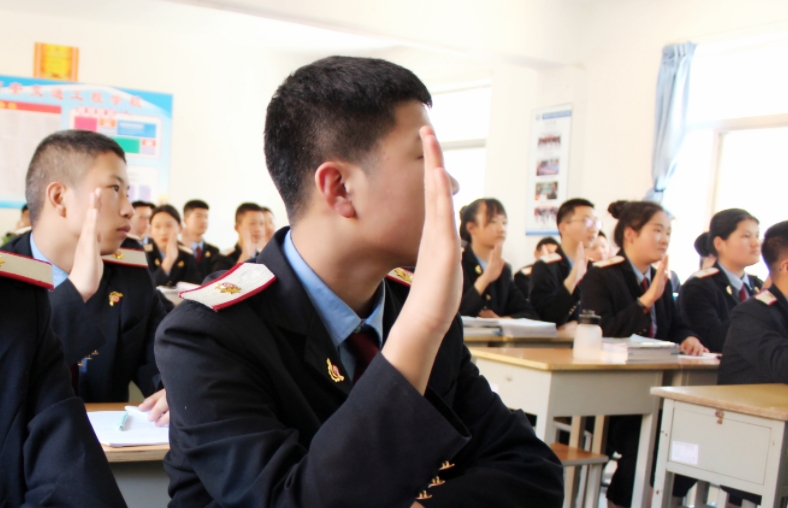 陜西2024年鐵路學(xué)校中專升大?？际裁? width=