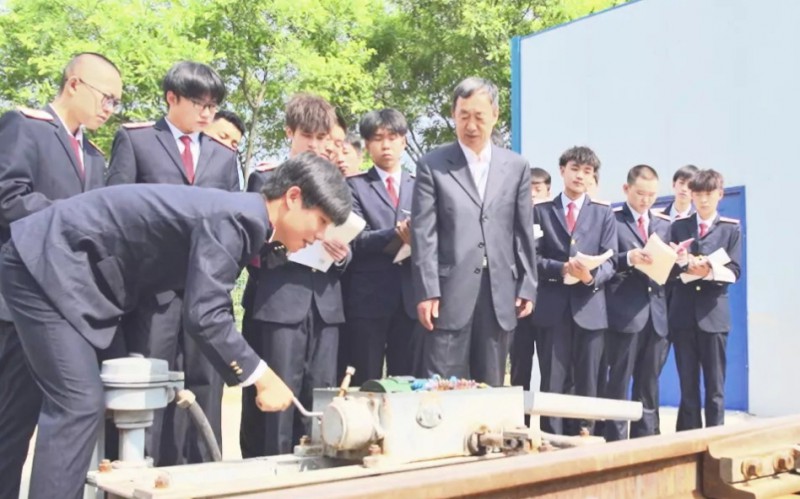 陜西2024年職高和鐵路學校有哪些區(qū)別