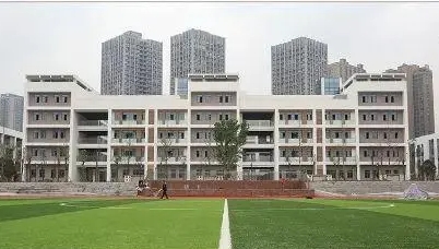 重慶市大學(xué)城第一中學(xué)校地址，乘車路線
