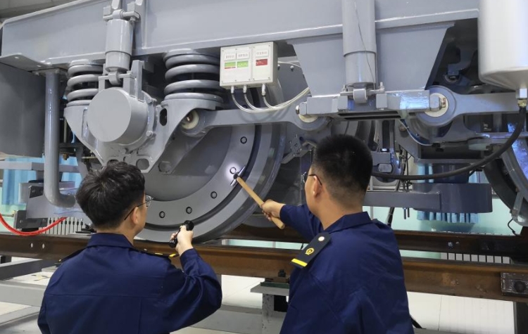 鐵道機車運用與維護