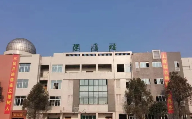 重慶市兩江中學(xué)校地址，乘車路線