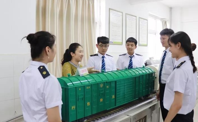 貴州2024年鐵路學(xué)校和幼師哪個(gè)好