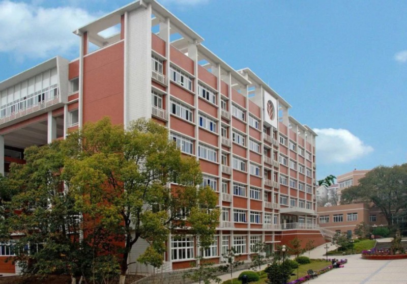 重慶市文理學(xué)院附屬中學(xué)校地址，乘車(chē)路線