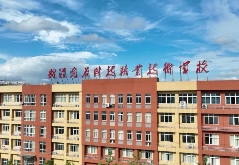 湖北2024年女生初中畢業(yè)上鐵路學(xué)校