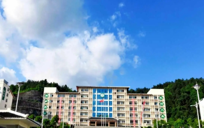 石家莊龍鳳中學(xué)地址，乘車路線