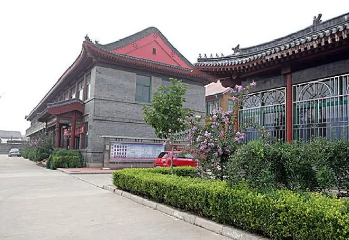 山海關(guān)第一中學(xué)地址，乘車路線