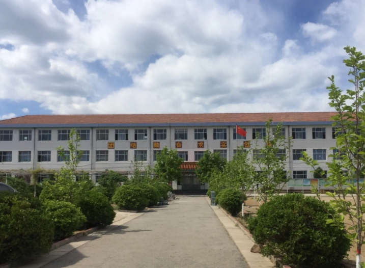 青龍滿族自治縣滿族中學(xué)地址，乘車路線