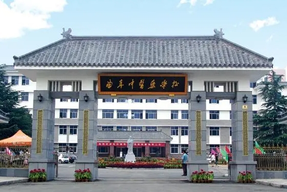 曲阜中醫(yī)藥學校：濰坊、臨沂工會療休養(yǎng)團來校參觀體驗