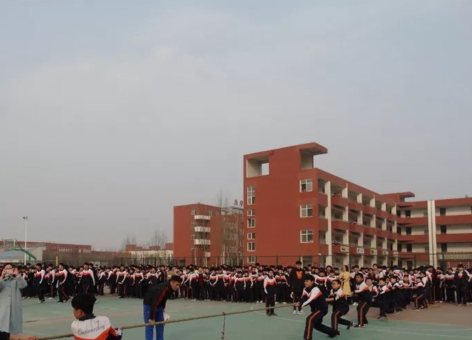 邱縣第二中學(xué)地址，乘車路線