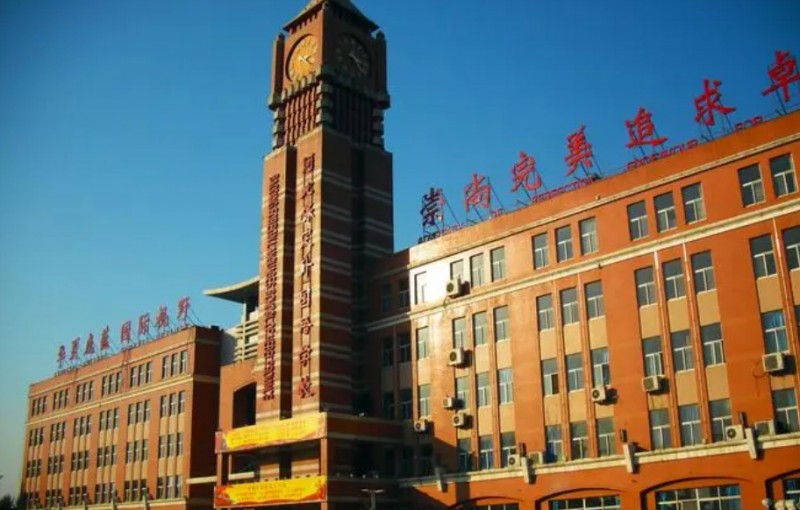 河北保定外國語學(xué)校地址，乘車路線