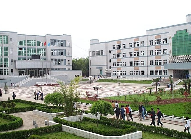 宣化第二中學(xué)地址，乘車路線