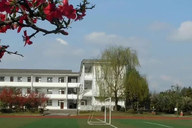 郫都三中地址，乘車路線