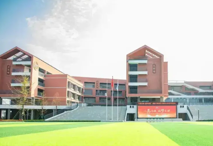 新津?yàn)槊鲗W(xué)校怎么樣、好不好