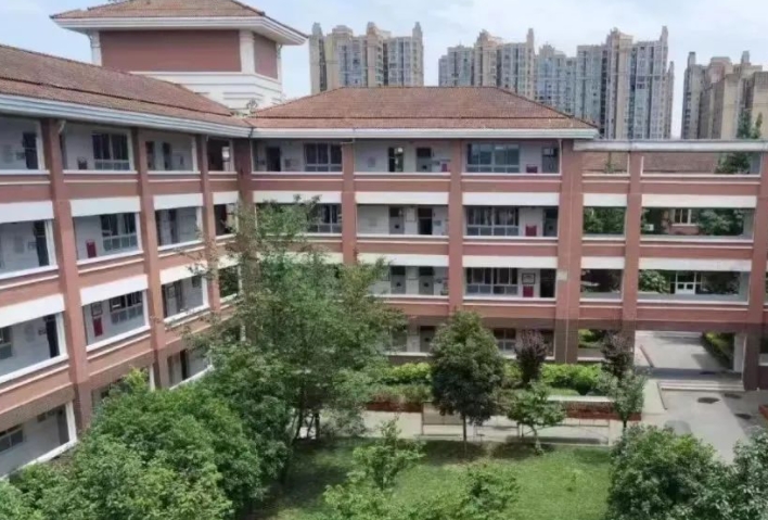 崇慶中學(xué)地址，乘車路線