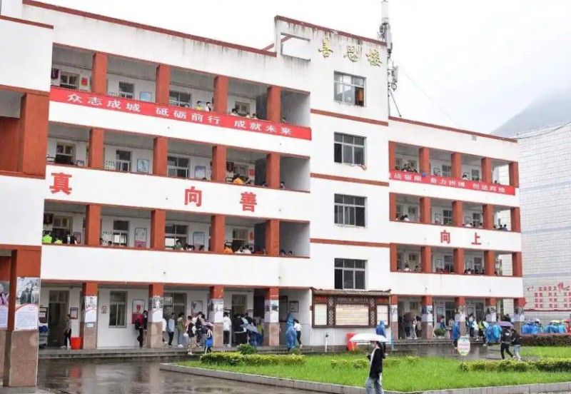 2025都江堰市玉堂鎮(zhèn)中學(xué)多少錢(學(xué)費(fèi)明細(xì))