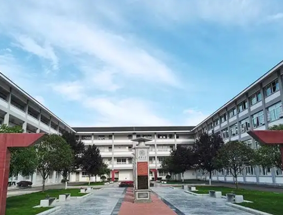 2025四川省都江堰市第四中學(xué)多少錢(學(xué)費(fèi)明細(xì))