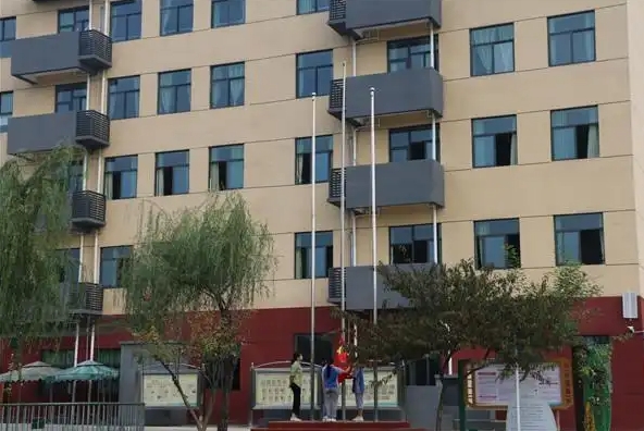 成都市青白江區(qū)龍王中學(xué)地址，乘車路線